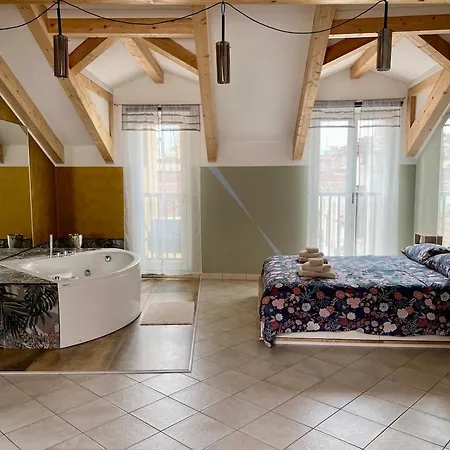 Apartment Jacuzzi Center - Serendipity *